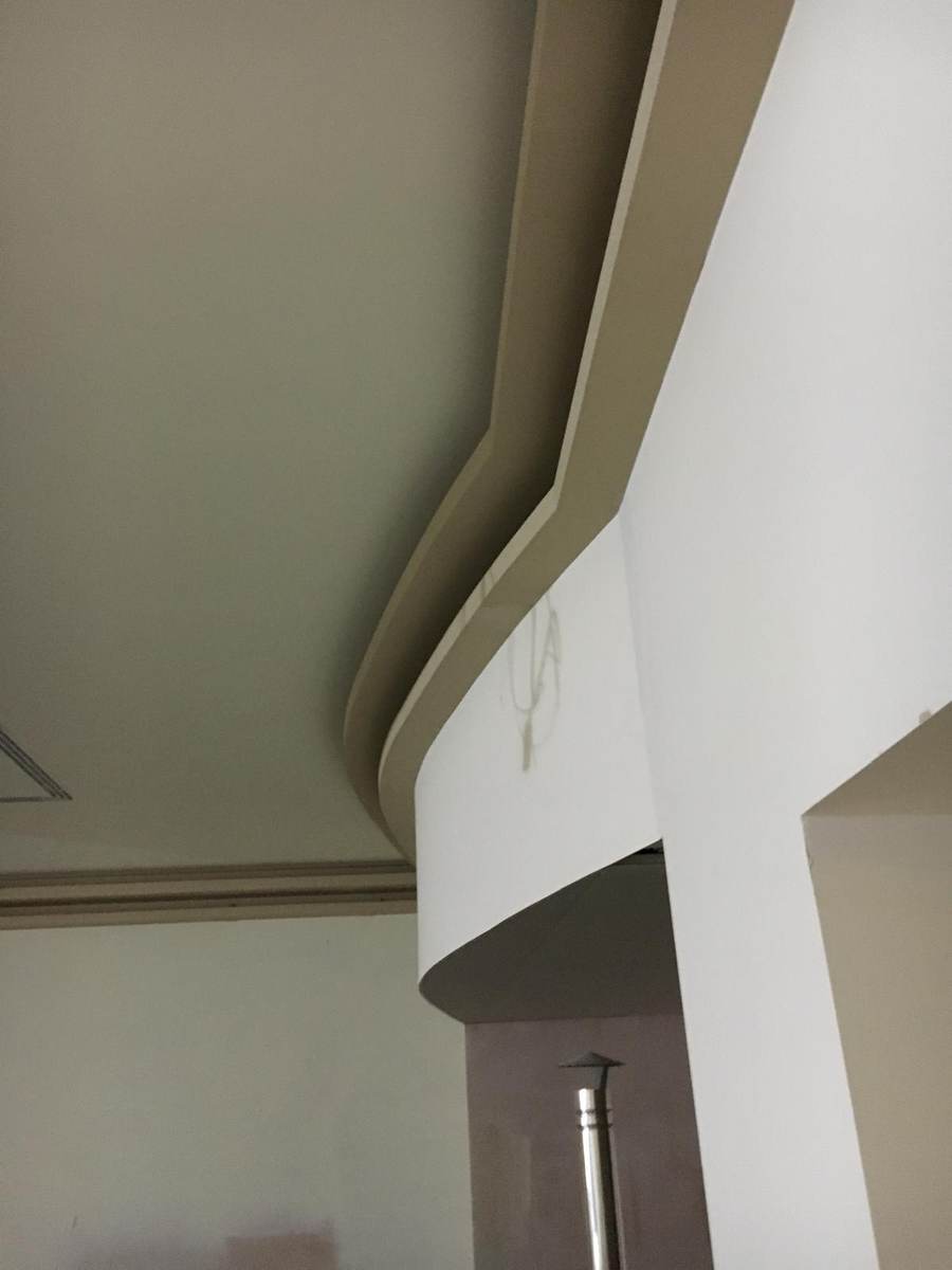 Curved feature bulkhead and plastered ceiling detail